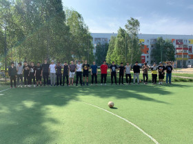 Соревнования по футболу.